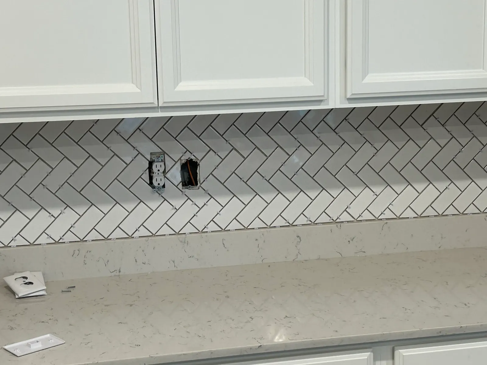 Fernandina Beach Home: Herringbone Backsplash, Faux Beam, and Tongue-and-Groove Ceiling in Fernandina Beach, photo 5