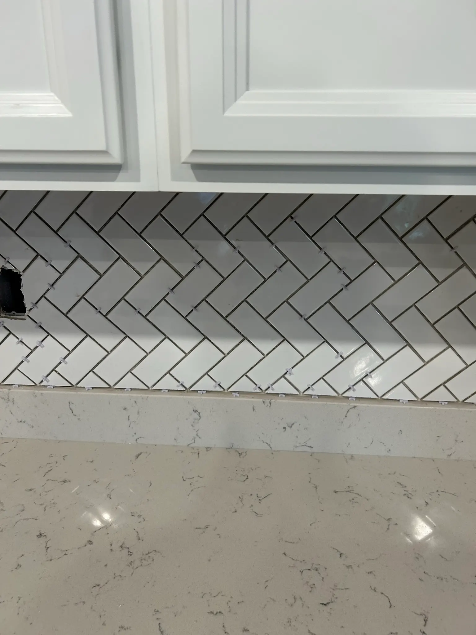 Fernandina Beach Home: Herringbone Backsplash, Faux Beam, and Tongue-and-Groove Ceiling in Fernandina Beach, photo 6