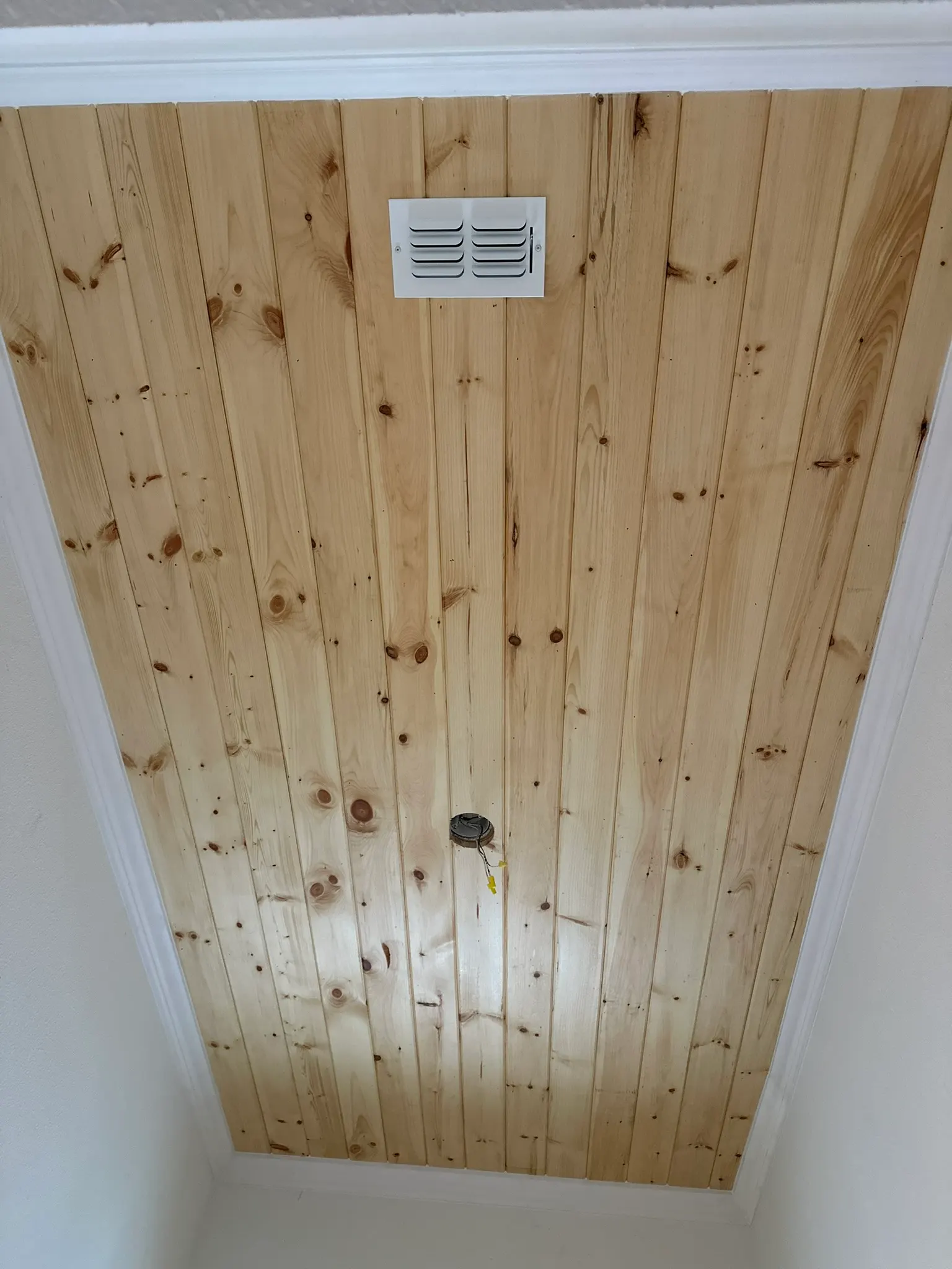 Fernandina Beach Home: Herringbone Backsplash, Faux Beam, and Tongue-and-Groove Ceiling in Fernandina Beach, photo 22