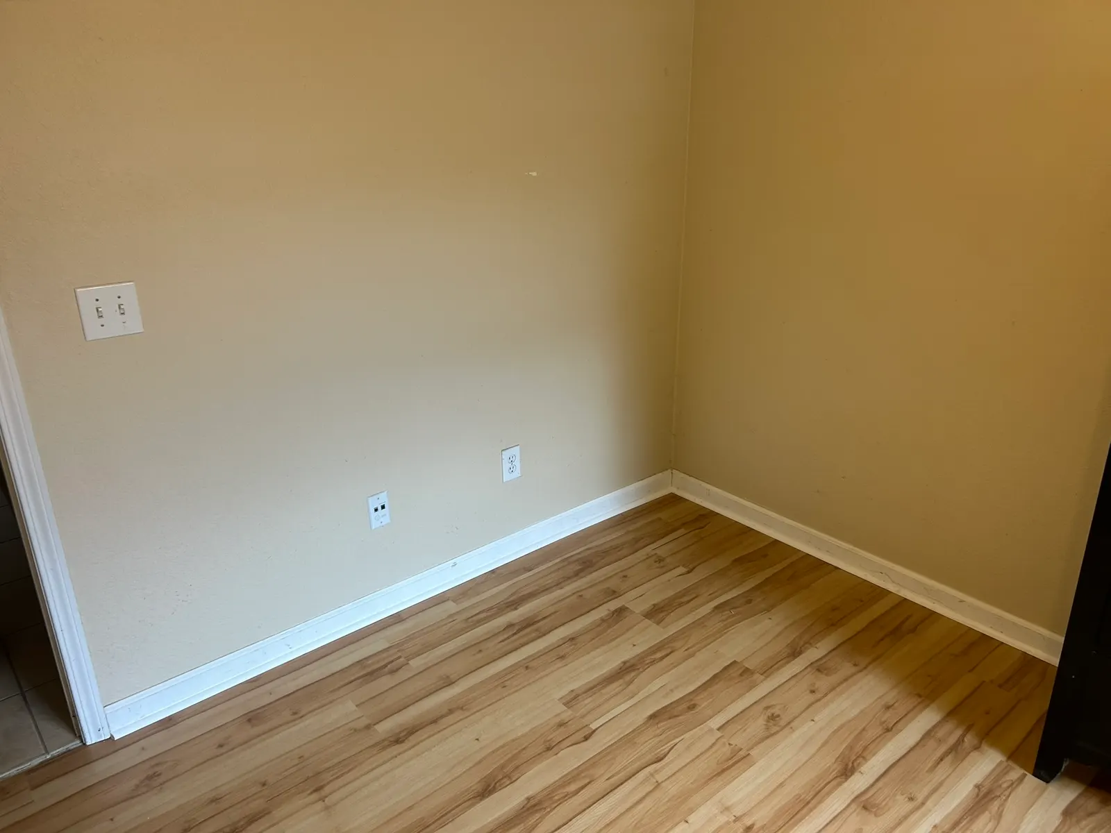 Luxury Vinyl Plank in a Jacksonville Beach Apartment in Jacksonville Beach, photo 6