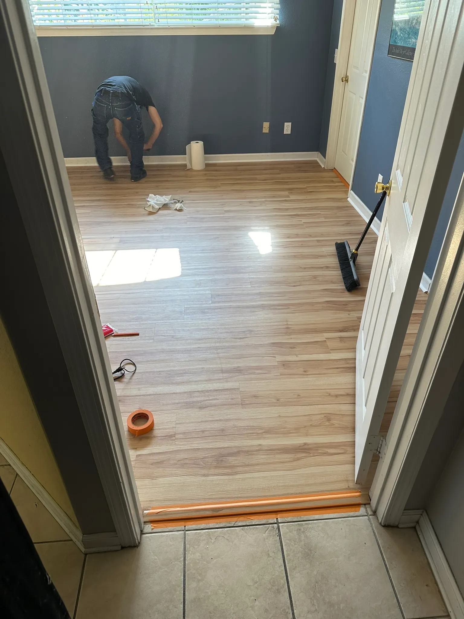 Luxury Vinyl Plank in a Jacksonville Beach Apartment in Jacksonville Beach, photo 8