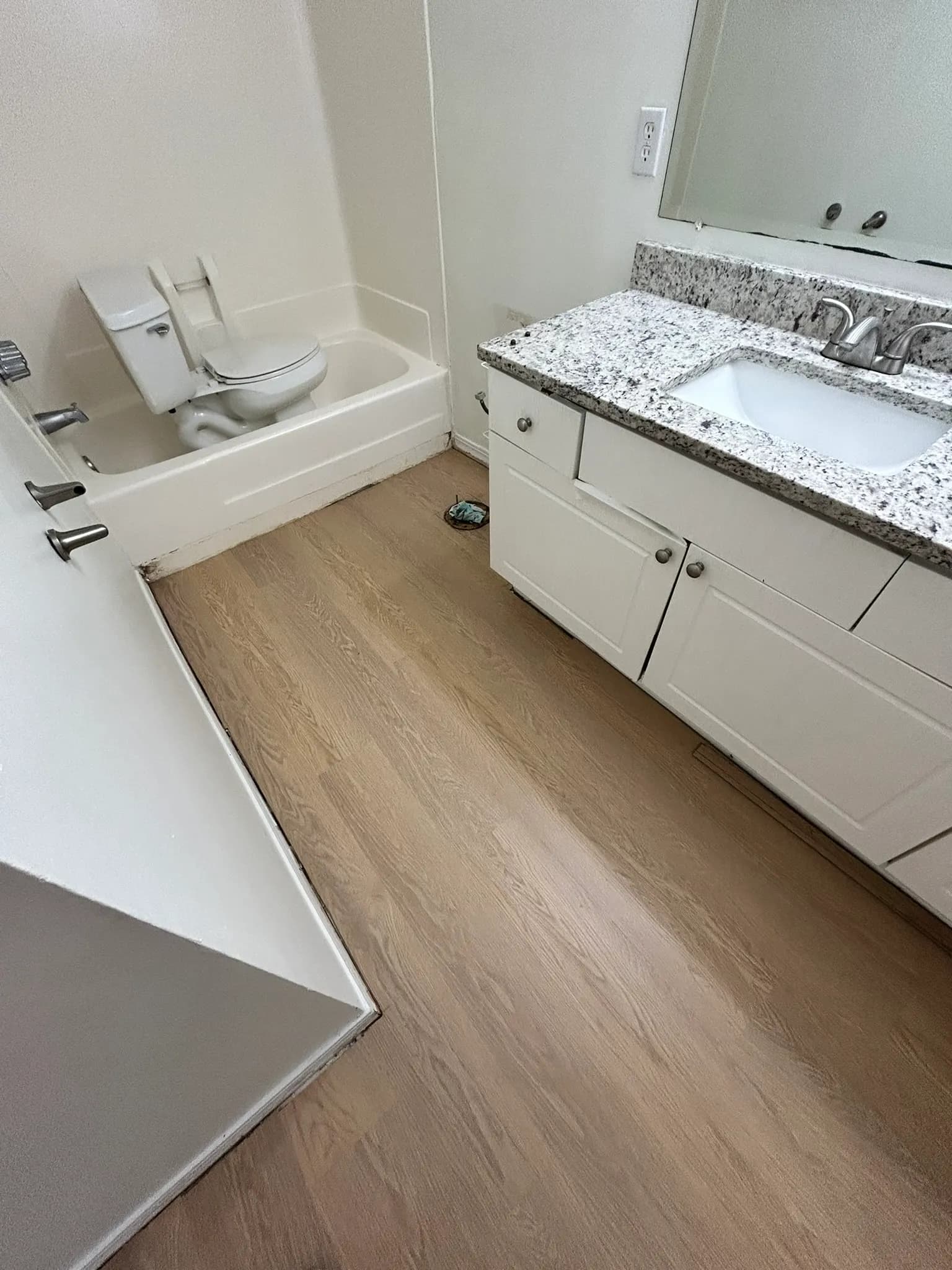Second Jacksonville Beach Apartment, Same Waterproof Plank in Jacksonville Beach, photo 8
