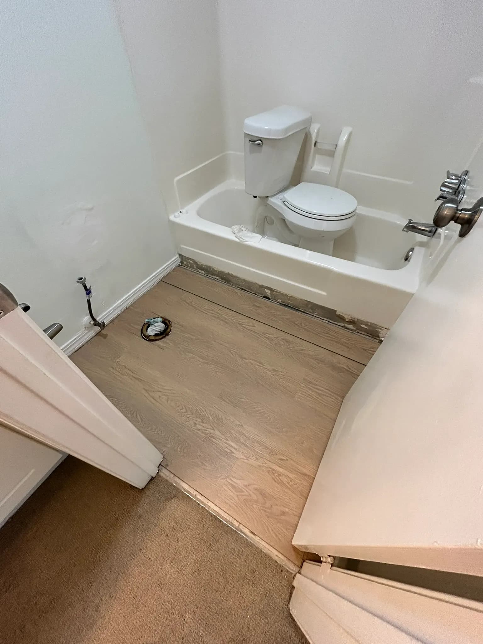 Second Jacksonville Beach Apartment, Same Waterproof Plank in Jacksonville Beach, photo 9