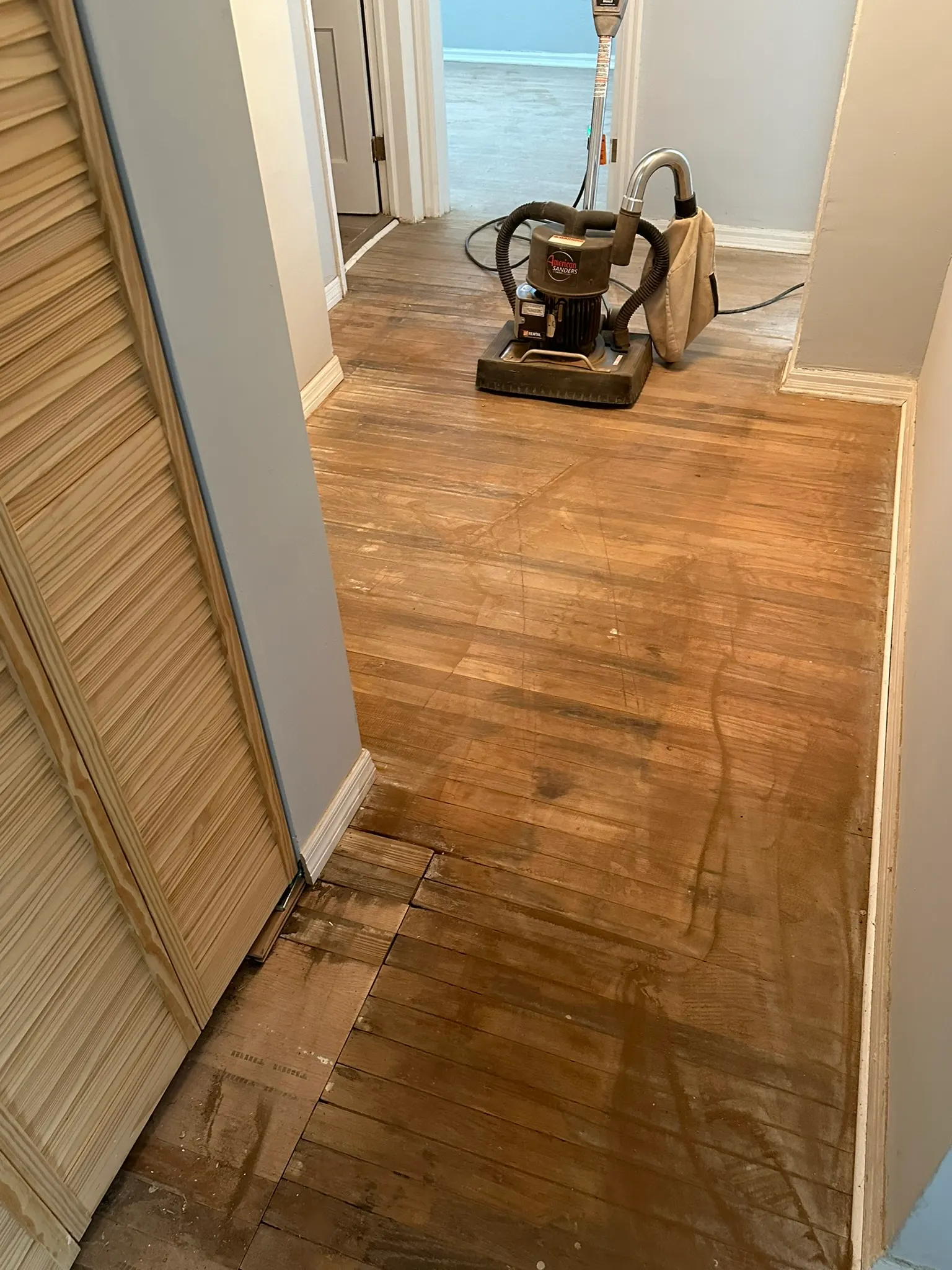 1,300 sq ft Oak Hardwood Refinish in Jacksonville, photo 6