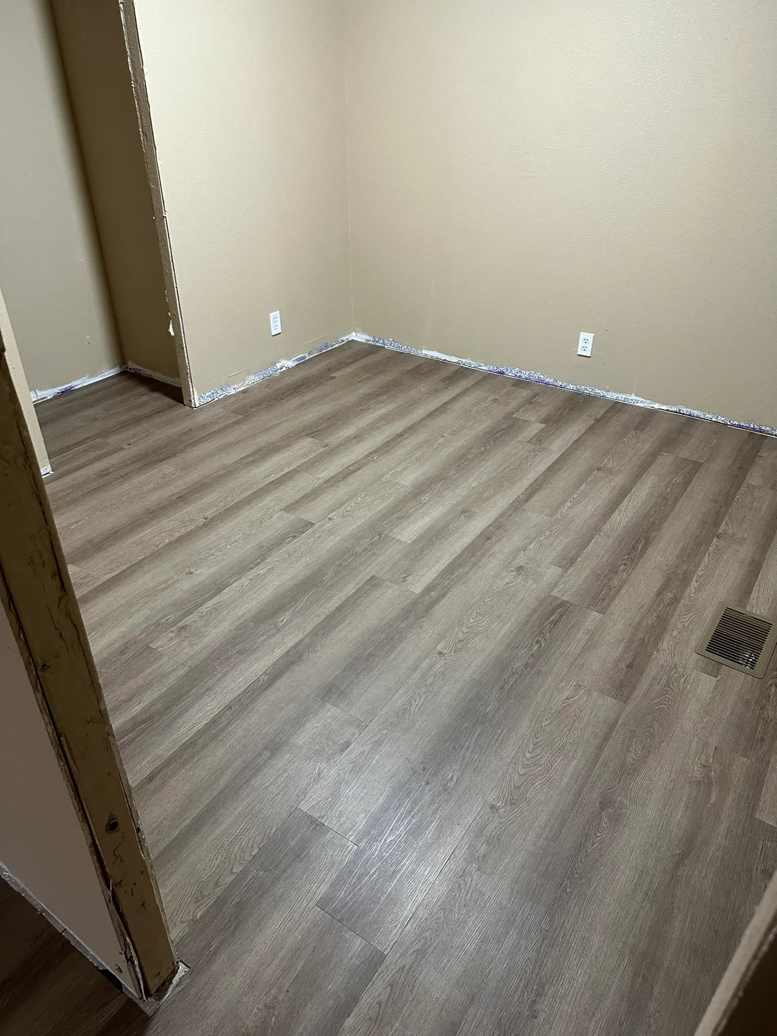 1,650 sq ft Luxury Vinyl Tile, Second Manufactured Home in Jacksonville, photo 2