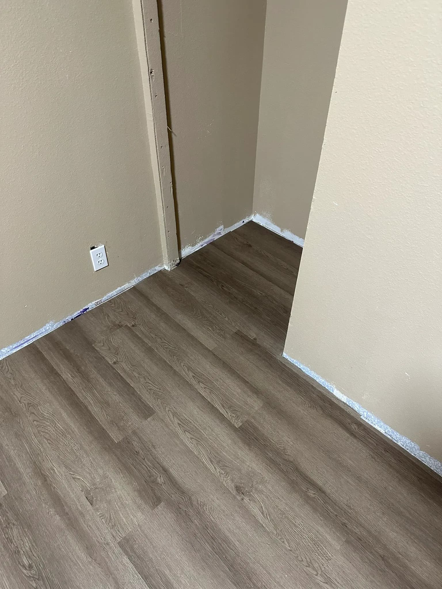 1,650 sq ft Luxury Vinyl Tile, Second Manufactured Home in Jacksonville, photo 3