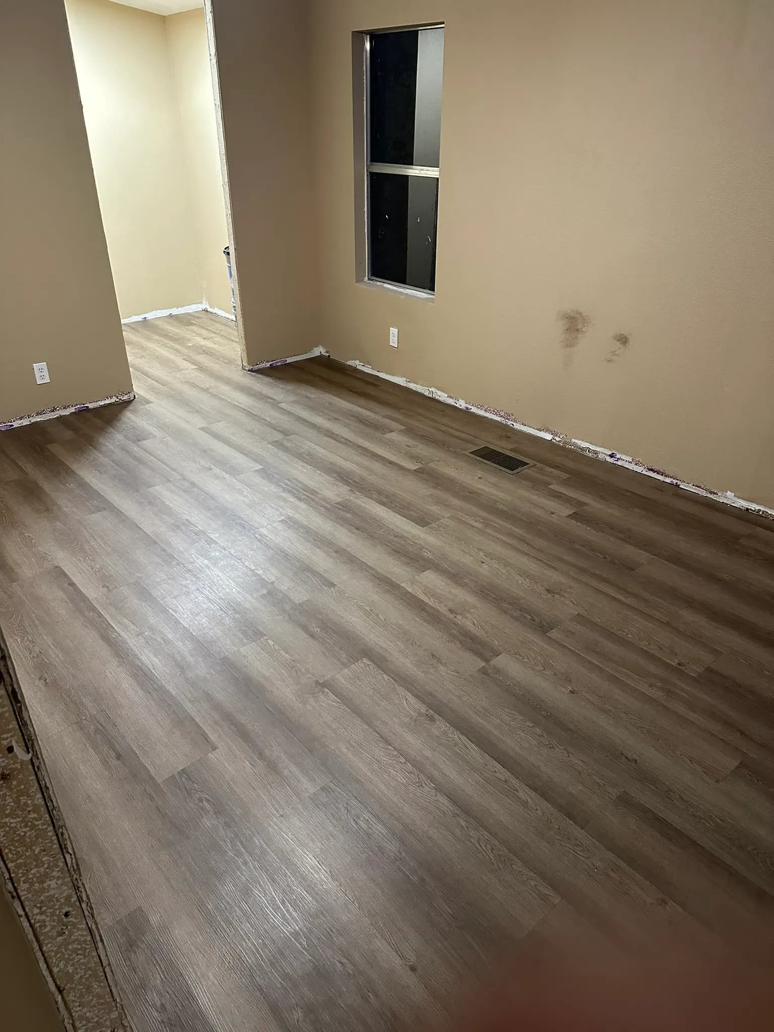 1,650 sq ft Luxury Vinyl Tile, Second Manufactured Home in Jacksonville, photo 4