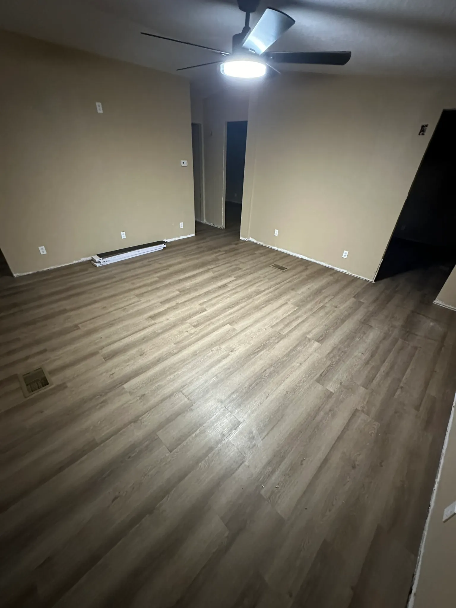 1,650 sq ft Luxury Vinyl Tile, Second Manufactured Home in Jacksonville, photo 9