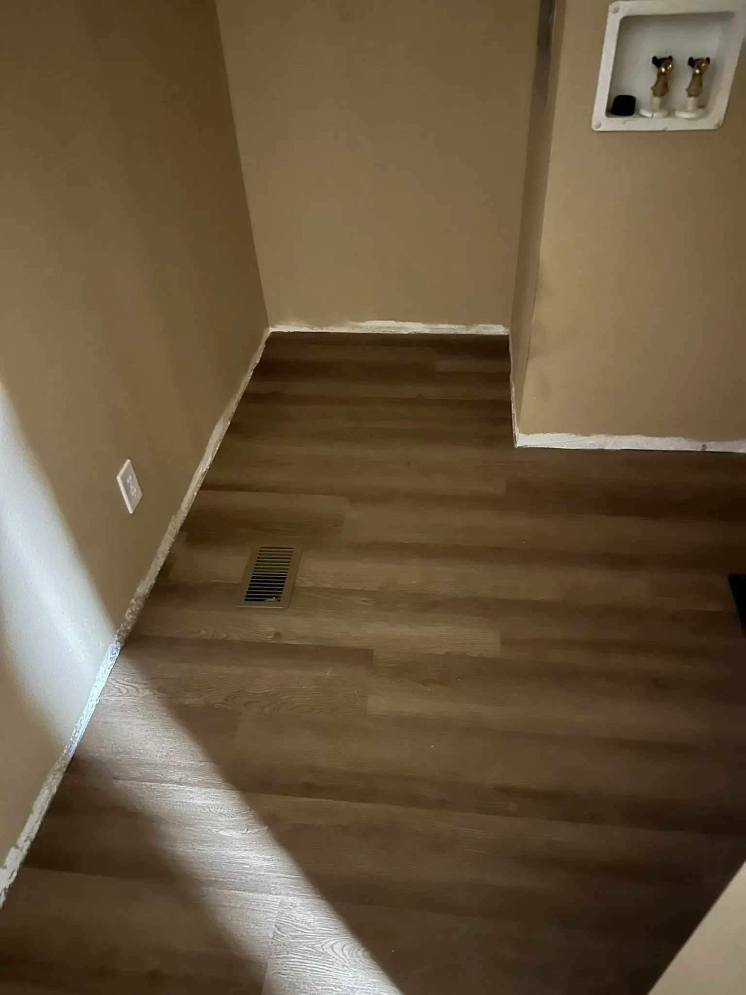 1,650 sq ft Luxury Vinyl Tile, Second Manufactured Home in Jacksonville, photo 11