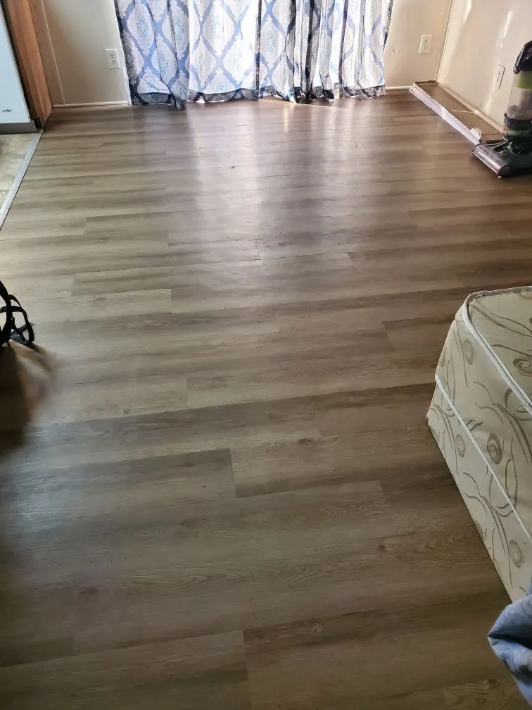 1,350 sq ft Luxury Vinyl Tile in a Manufactured Home in Jacksonville, photo 5