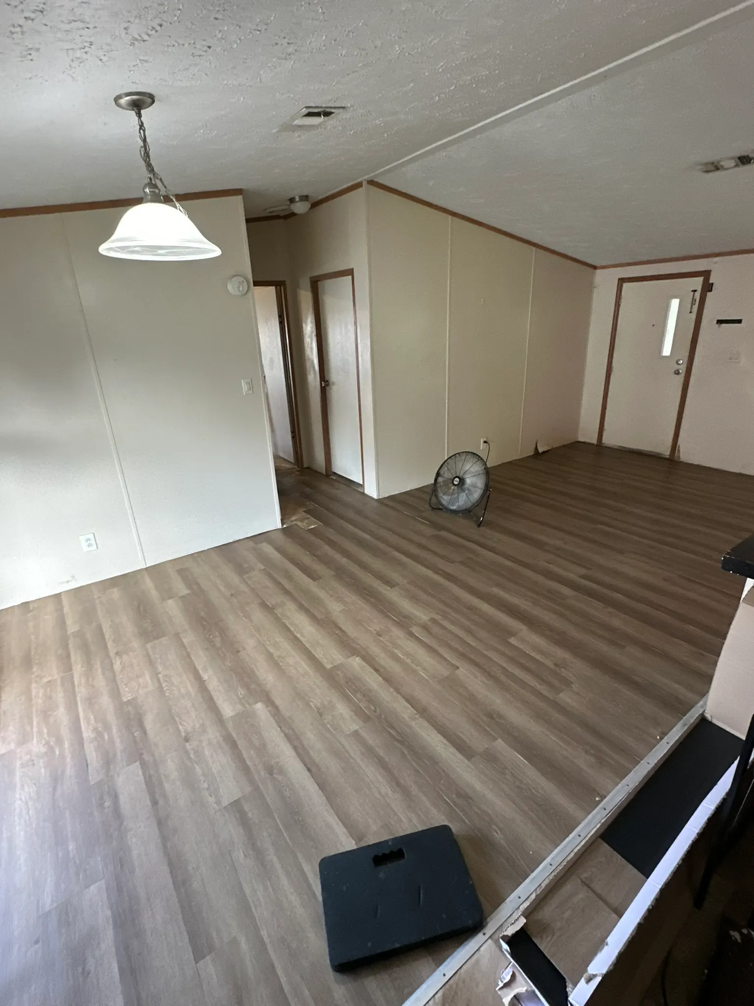 1,350 sq ft Luxury Vinyl Tile in a Manufactured Home in Jacksonville, photo 10