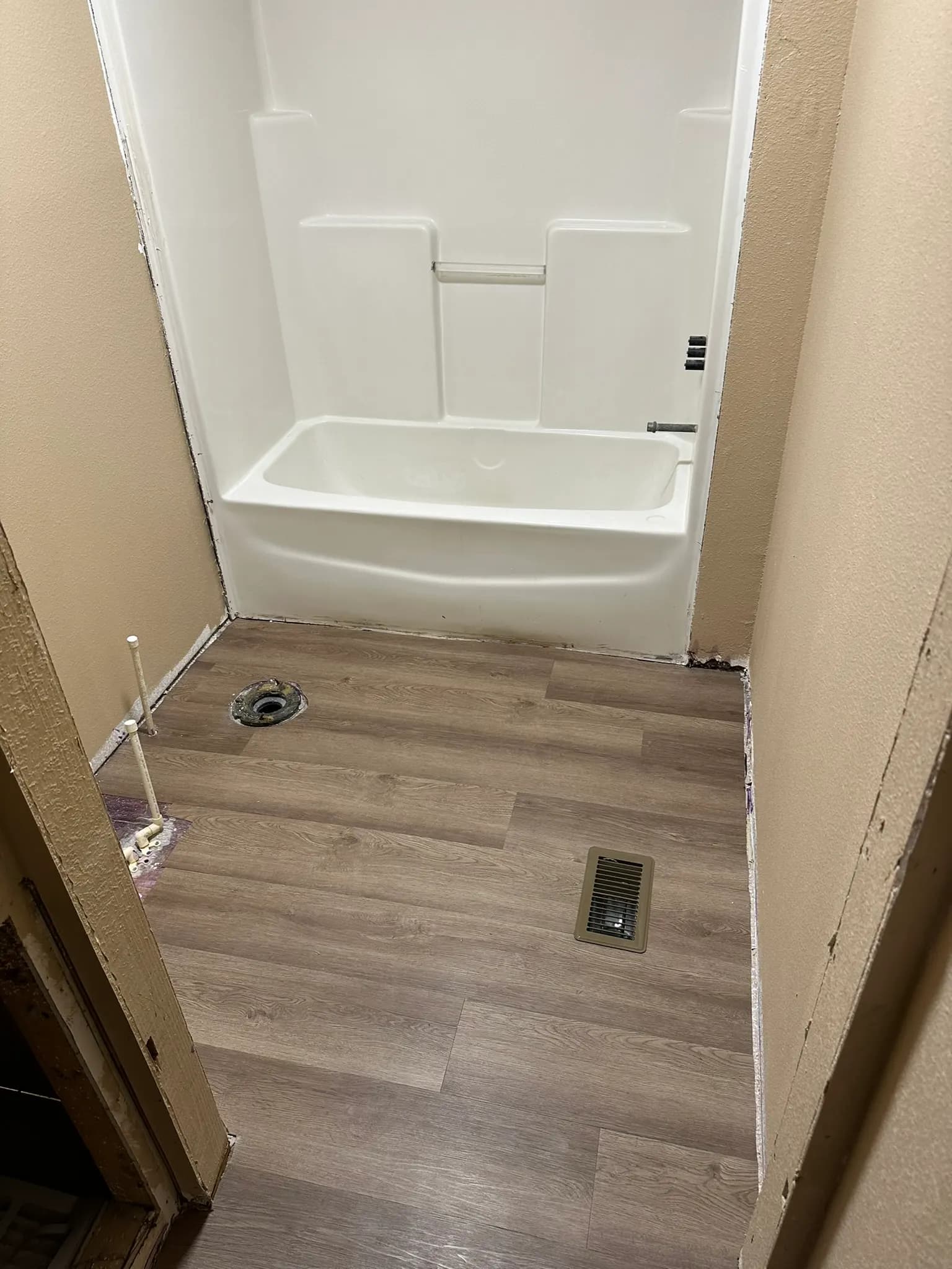 1,650 sq ft Luxury Vinyl Tile, Second Manufactured Home in Jacksonville